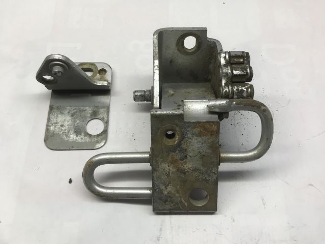 bontott AUDI A3 Jobb első Alsó Zsanér