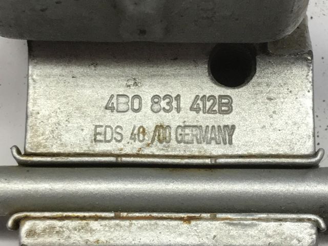 bontott AUDI A3 Jobb első Alsó Zsanér