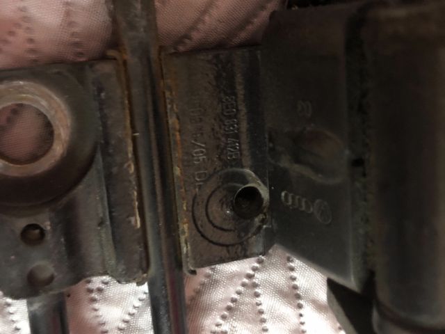 bontott AUDI A3 Jobb első Alsó Zsanér