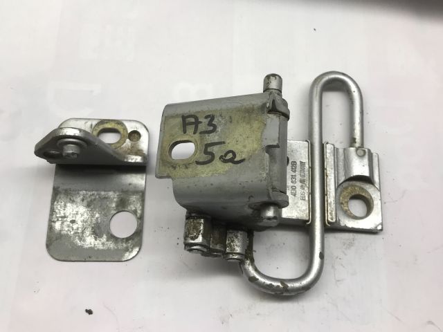 bontott AUDI A3 Jobb első Alsó Zsanér