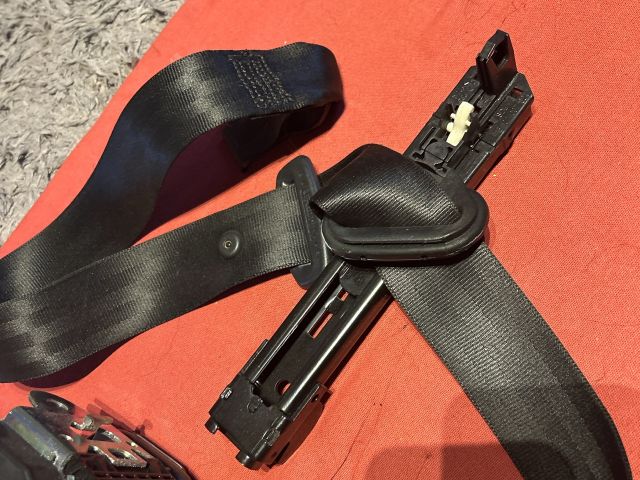 bontott AUDI A3 Jobb első Biztonsági Öv