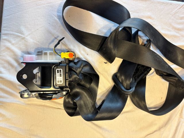 bontott AUDI A3 Jobb első Biztonsági Öv