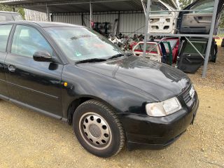 bontott AUDI A3 Jobb első Dobbetét (Kerékjárati, Műanyag)