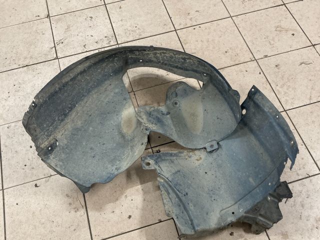 bontott AUDI A3 Jobb első Dobbetét (Kerékjárati, Műanyag)