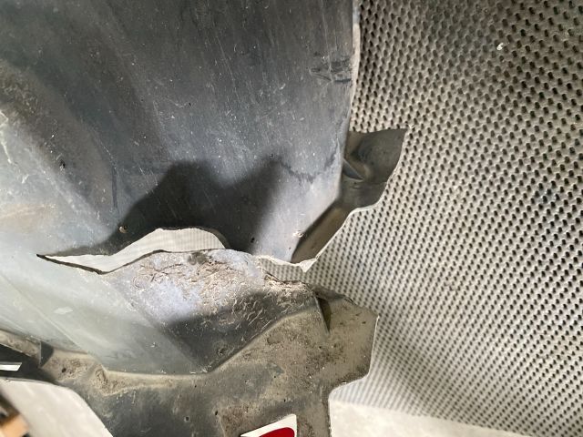 bontott AUDI A3 Jobb első Dobbetét (Kerékjárati, Műanyag)