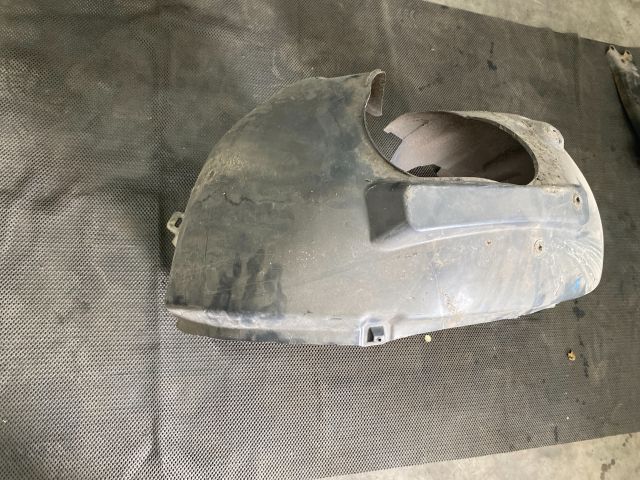 bontott AUDI A3 Jobb első Dobbetét (Kerékjárati, Műanyag)