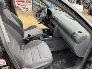 bontott AUDI A3 Jobb első Dobbetét (Kerékjárati, Műanyag)