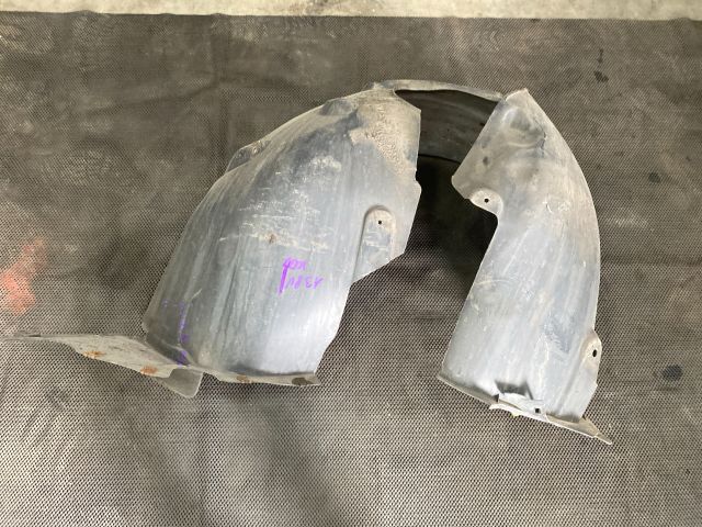 bontott AUDI A3 Jobb első Dobbetét (Kerékjárati, Műanyag)