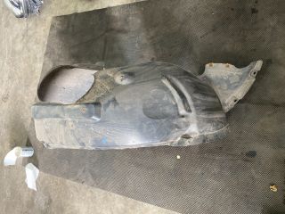 bontott AUDI A3 Jobb első Dobbetét (Kerékjárati, Műanyag)