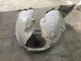 bontott AUDI A3 Jobb első Dobbetét (Kerékjárati, Műanyag)