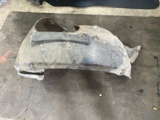 bontott AUDI A3 Jobb első Dobbetét (Kerékjárati, Műanyag)