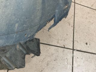 bontott AUDI A3 Jobb első Dobbetét (Kerékjárati, Műanyag)