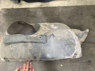 bontott AUDI A3 Jobb első Dobbetét (Kerékjárati, Műanyag)