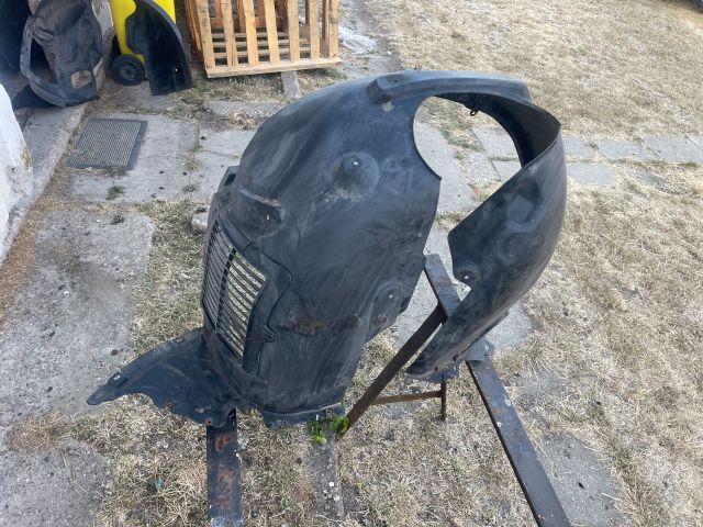 bontott AUDI A3 Jobb első Első Dobbetét (Kerékjárati, Műanyag)