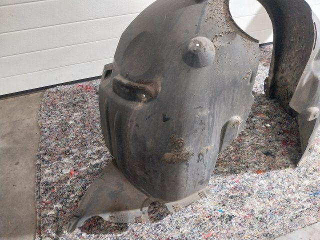 bontott AUDI A3 Jobb első Első Dobbetét (Kerékjárati, Műanyag)