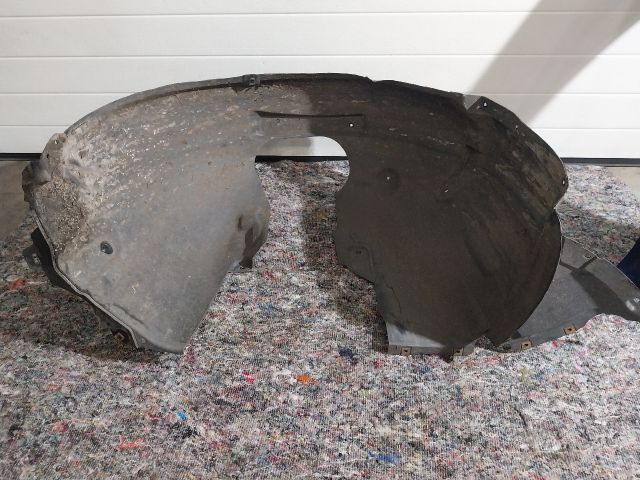 bontott AUDI A3 Jobb első Első Dobbetét (Kerékjárati, Műanyag)