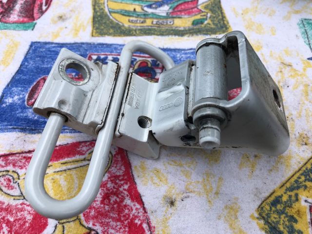 bontott AUDI A3 Jobb első Felső Zsanér