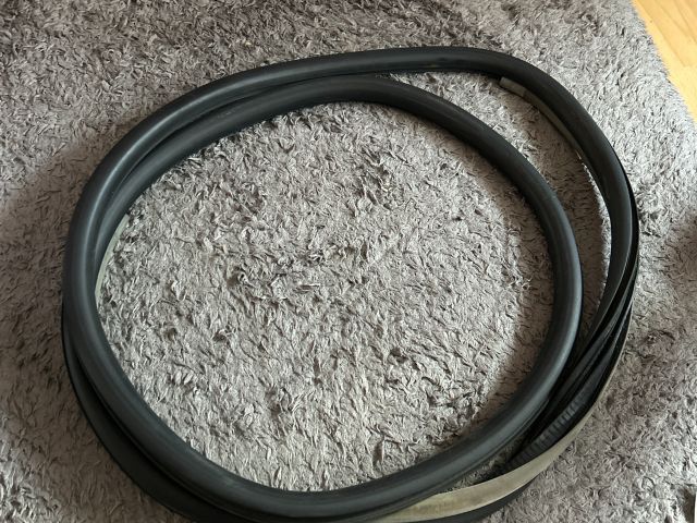 bontott AUDI A3 Jobb első Gumikéder