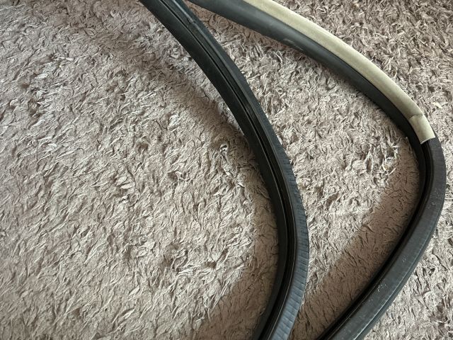 bontott AUDI A3 Jobb első Gumikéder