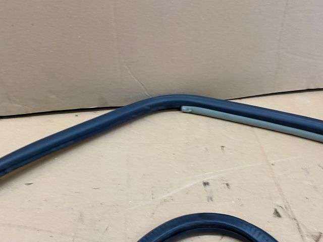 bontott AUDI A3 Jobb első Gumikéder