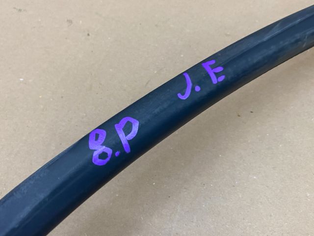 bontott AUDI A3 Jobb első Gumikéder