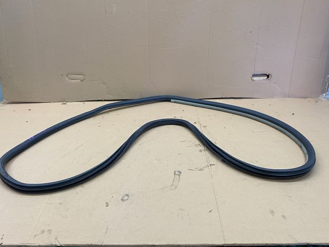 bontott AUDI A3 Jobb első Gumikéder