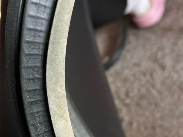 bontott AUDI A3 Jobb első Gumikéder