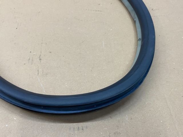 bontott AUDI A3 Jobb első Gumikéder