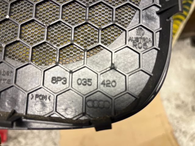 bontott AUDI A3 Jobb első Hangszóró Burkolat