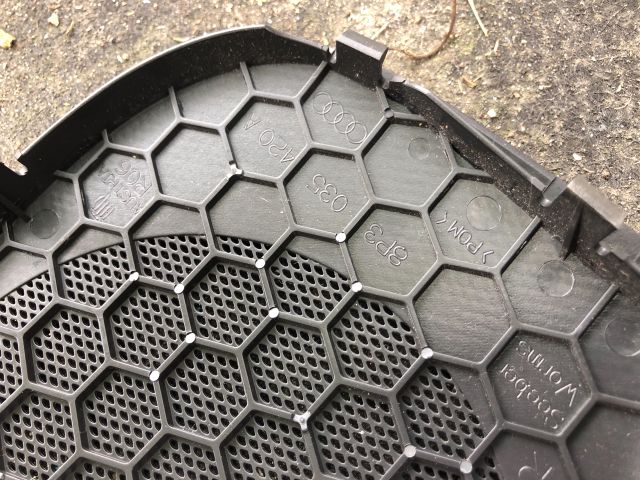 bontott AUDI A3 Jobb első Hangszóró Burkolat