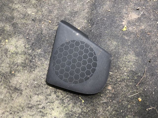 bontott AUDI A3 Jobb első Hangszóró Burkolat