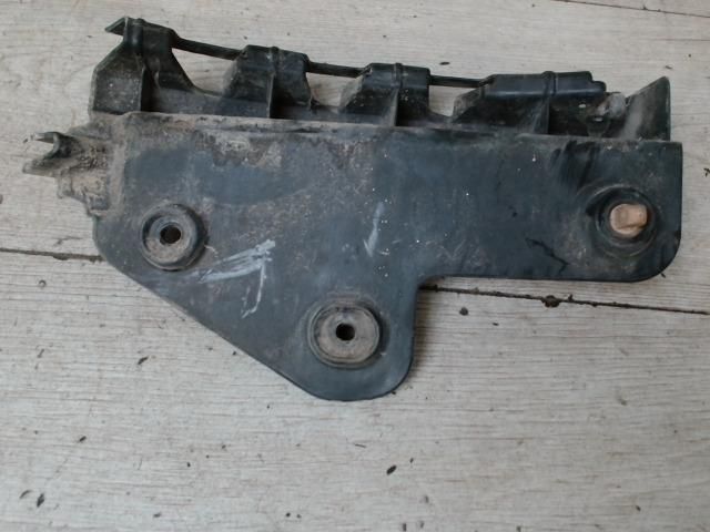 bontott AUDI A3 Jobb első Lökhárító Tartó (Műanyag)