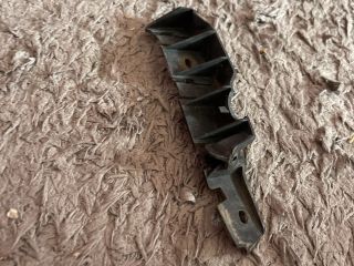 bontott AUDI A3 Jobb első Lökhárító Tartó (Műanyag)