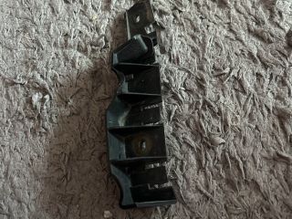 bontott AUDI A3 Jobb első Lökhárító Tartó (Műanyag)