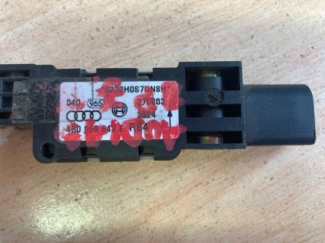 bontott AUDI A3 Jobb első Oldal Ütközés Érzékelő