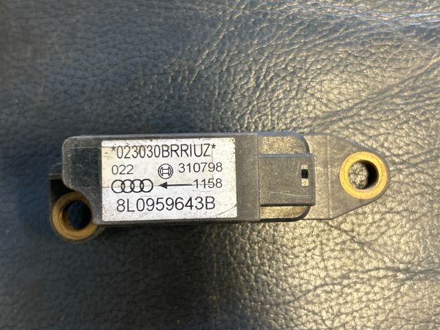 bontott AUDI A3 Jobb első Oldal Ütközés Érzékelő