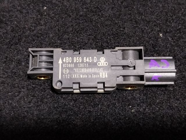 bontott AUDI A3 Jobb első Oldal Ütközés Érzékelő