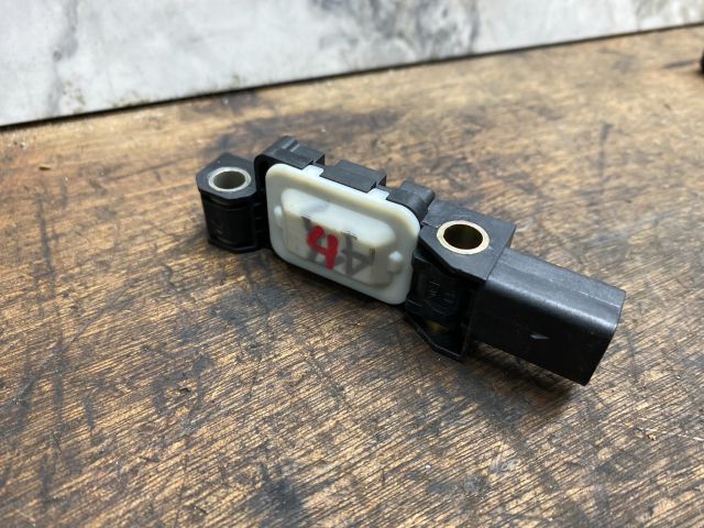 bontott AUDI A3 Jobb első Oldal Ütközés Érzékelő