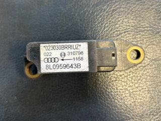 bontott AUDI A3 Jobb első Oldal Ütközés Érzékelő