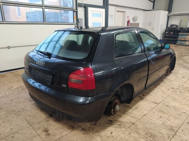 bontott AUDI A3 Jobb első Sárvédő Irányjelző