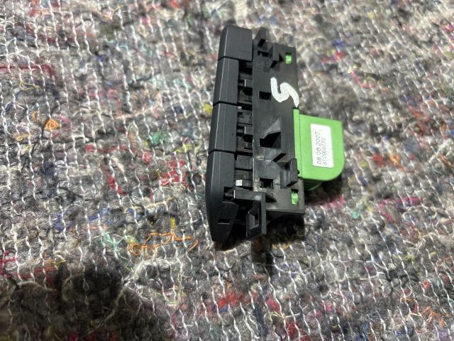 bontott AUDI A3 Jobb első Ülésállító Kapcsoló