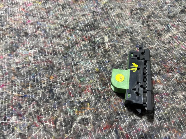 bontott AUDI A3 Jobb első Ülésállító Kapcsoló