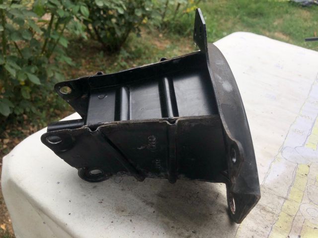 bontott AUDI A3 Jobb első Ütközéscsillapító