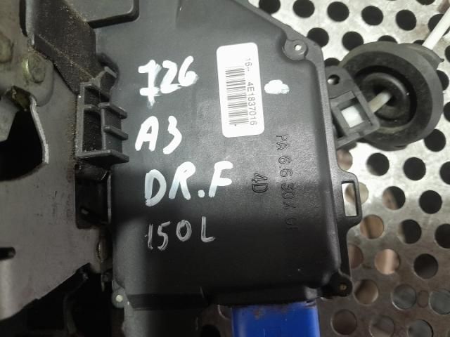 bontott AUDI A3 Jobb első Zsanér