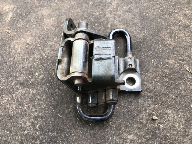 bontott AUDI A3 Jobb első Zsanér