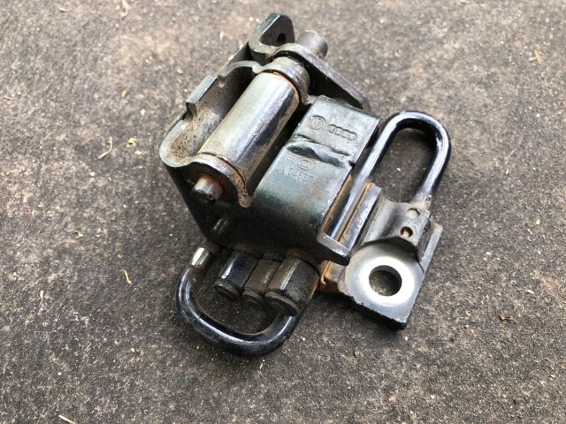 bontott AUDI A3 Jobb első Zsanér