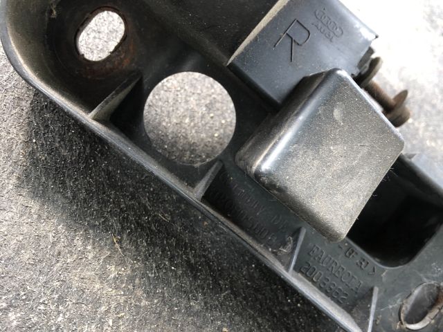 bontott AUDI A3 Jobb Fényszóró Tartó