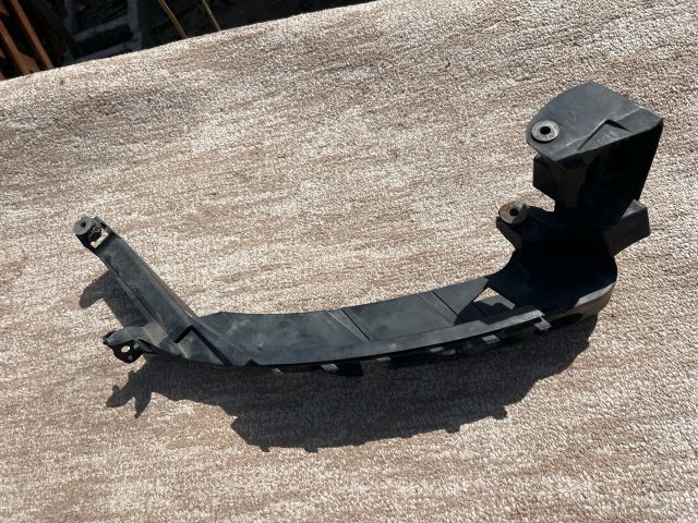 bontott AUDI A3 Jobb Fényszóró Tartó