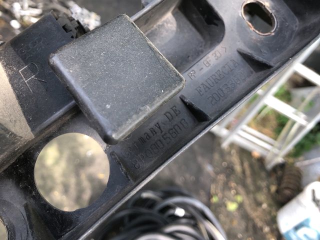 bontott AUDI A3 Jobb Fényszóró Tartó