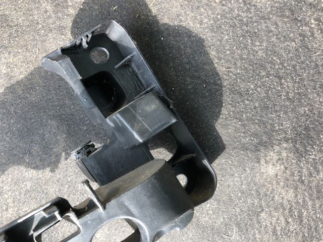 bontott AUDI A3 Jobb Fényszóró Tartó